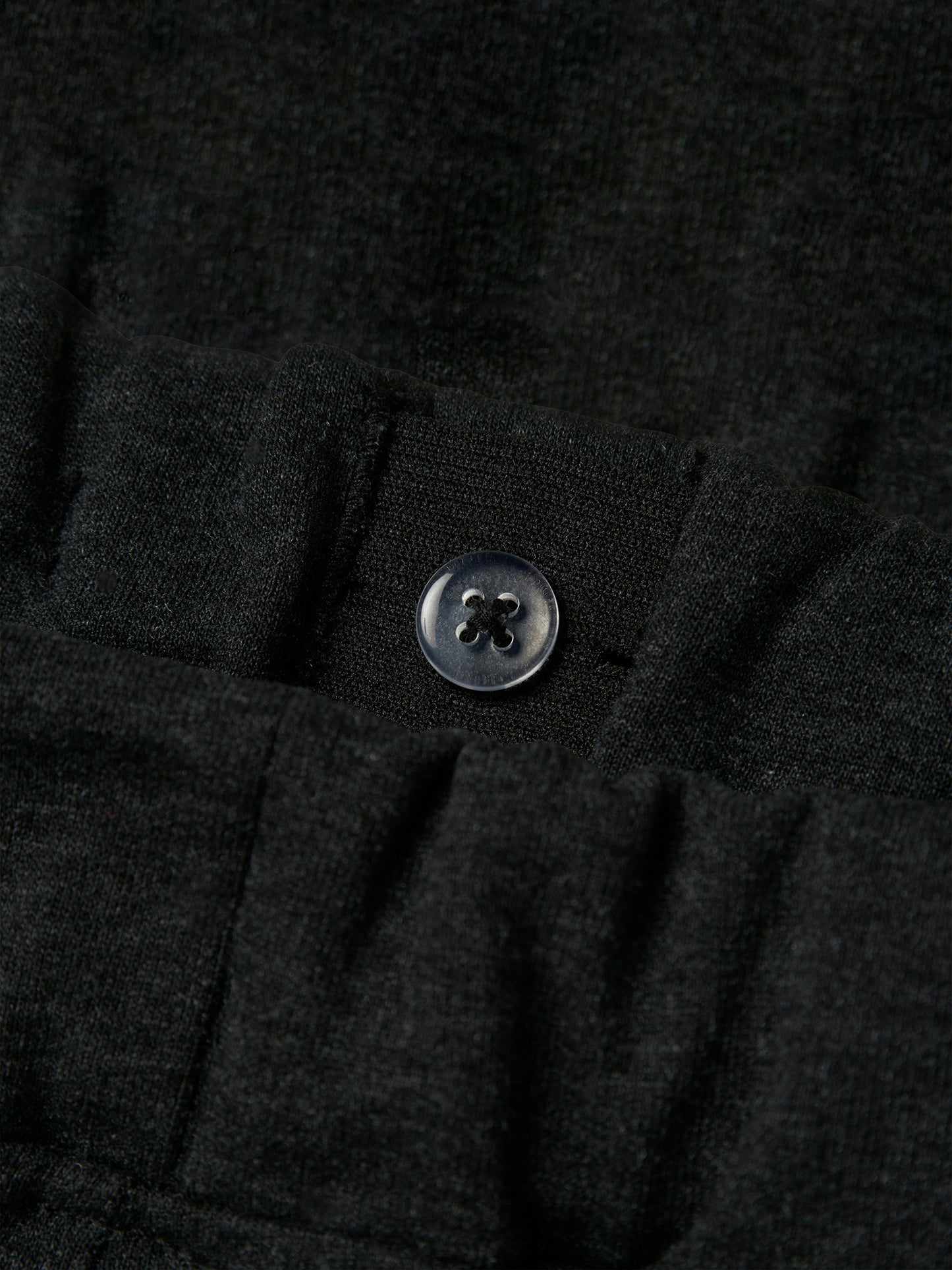 10255069-330_3.jpg