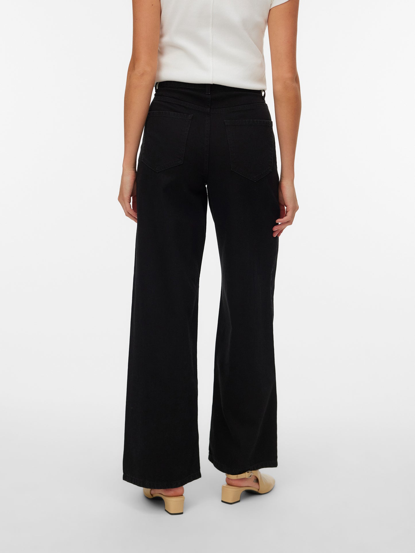 10256994-330_2.jpg