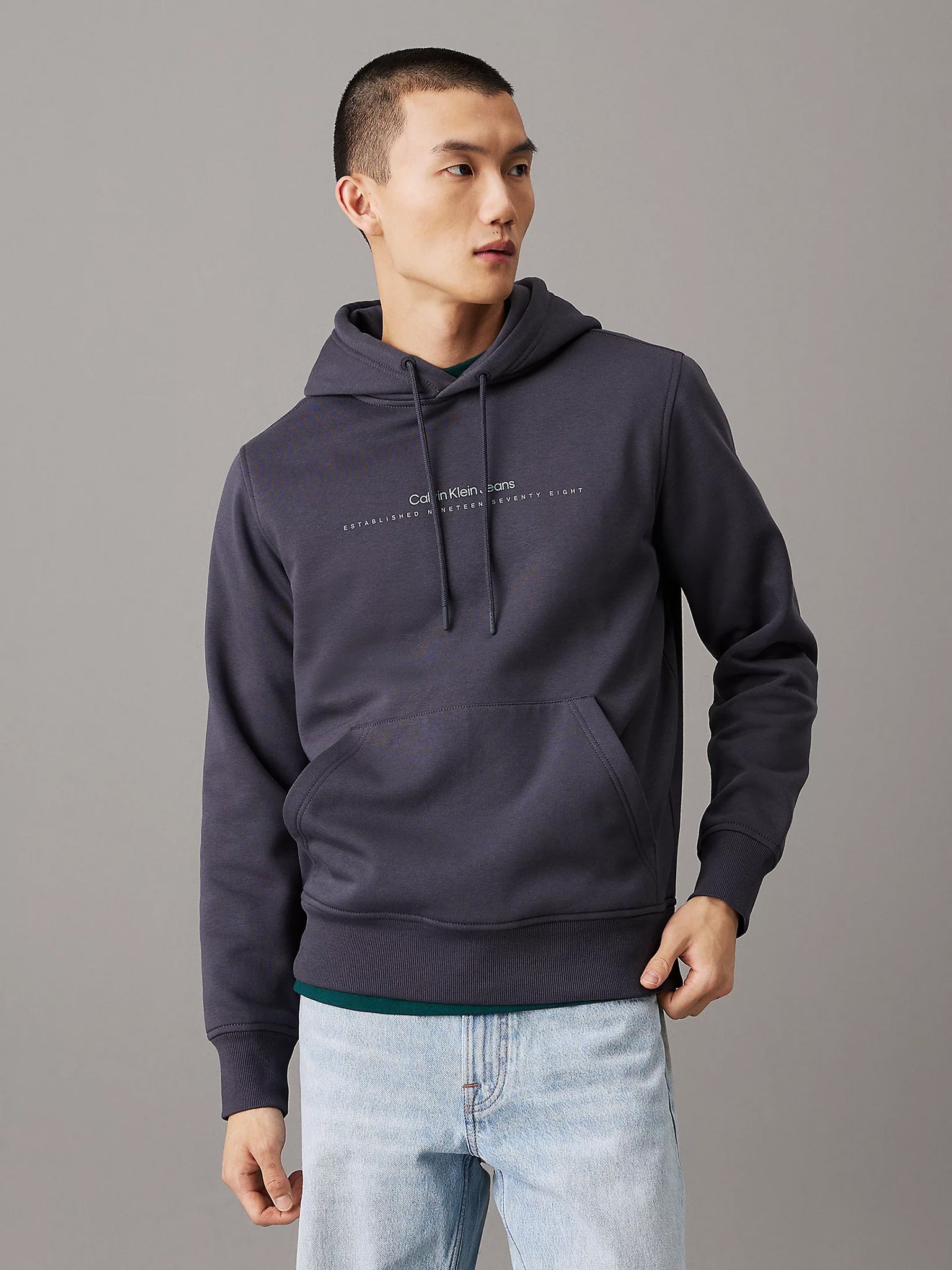 Ανδρική μπλούζα φούτερ MINIMAL LOGO HOODIE J30J327076BAN | J30J327076BAN