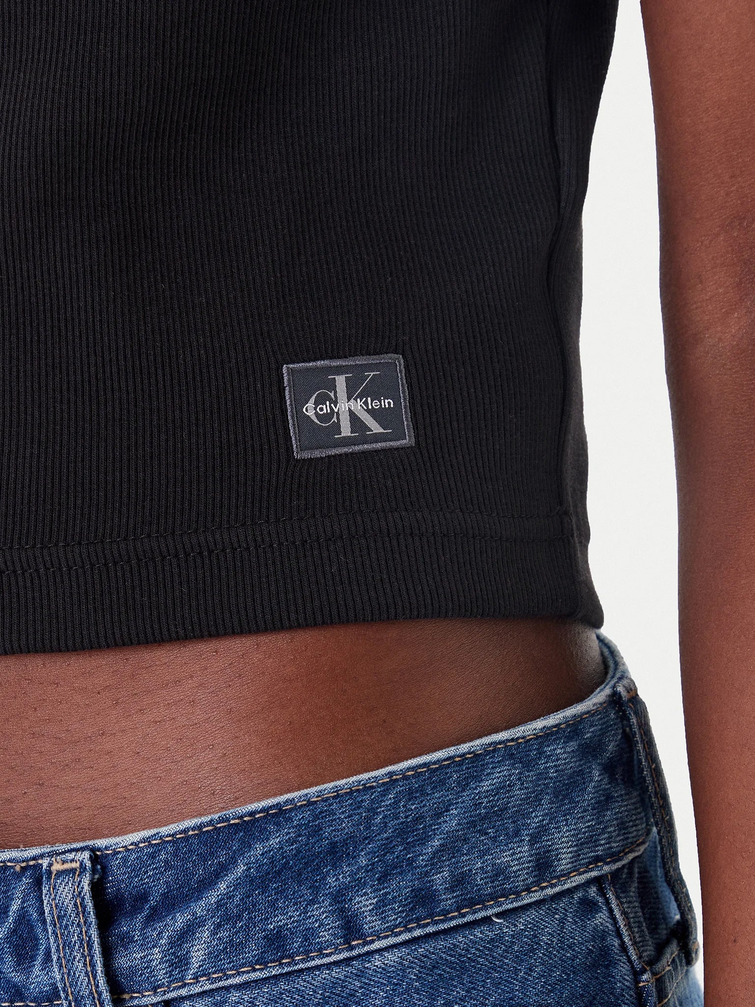 Γυναικεία μπλούζα ριπ A- SS WOVEN LABEL RIB VNECK TEE LV047C910GUB1 | LV047C910GUB1