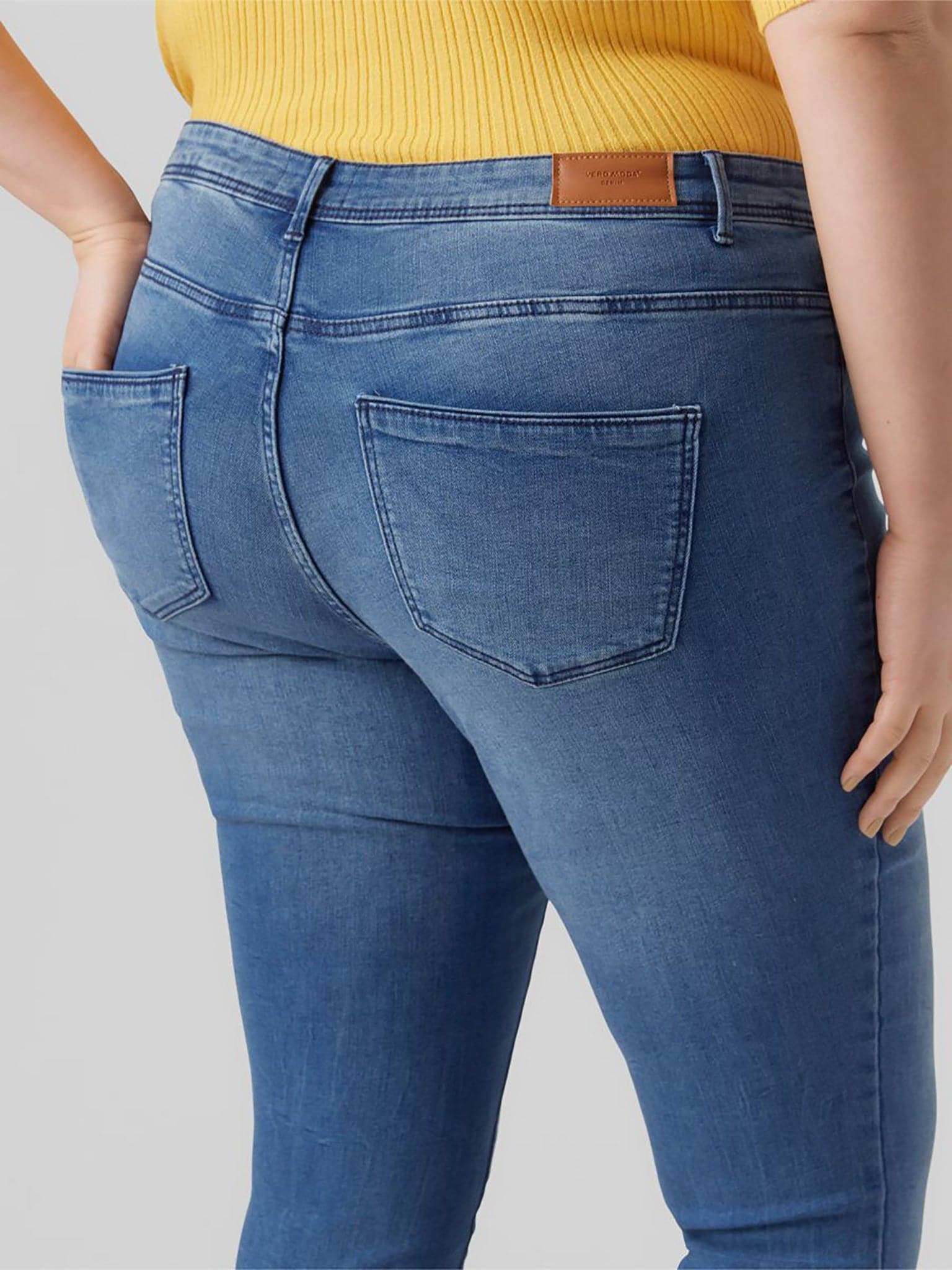 Γυναικείο παντελόνι plus size VMFANYA SLIM JEANS MB GA CUR NOOS 10287060 | 10287060