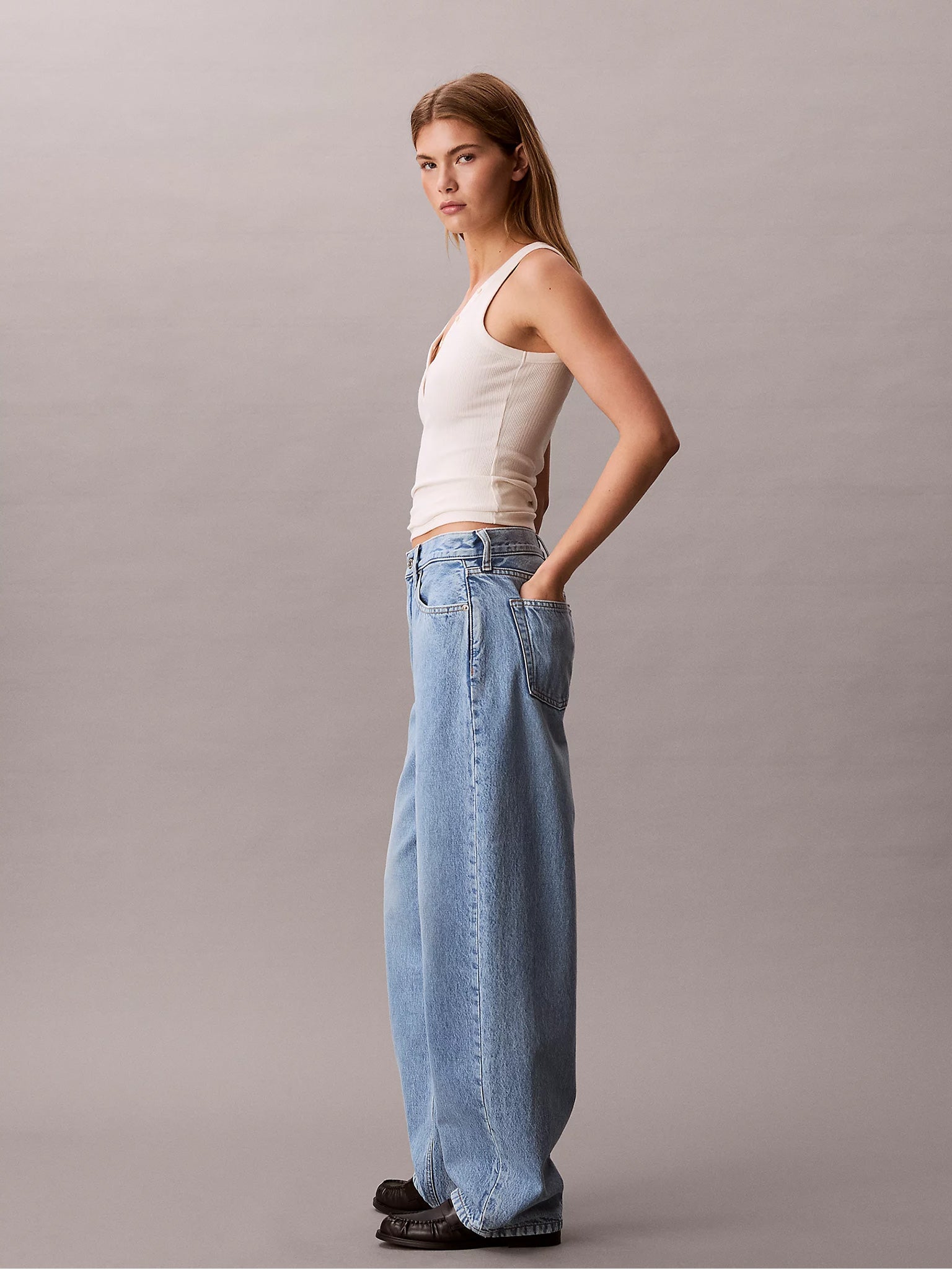 Γυναικείο παντελόνι τζιν RELAXED BARREL JEAN SAGE STONE LV047F684GRJK | LV047F684GRJK
