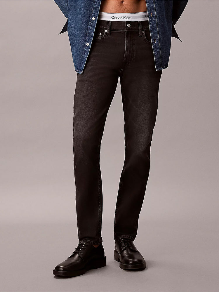 Ανδρικό παντελόνι τζιν SLIM TAPER CK ESS BLACK JEAN LV04RB754GYD3 | LV04RB754GYD3