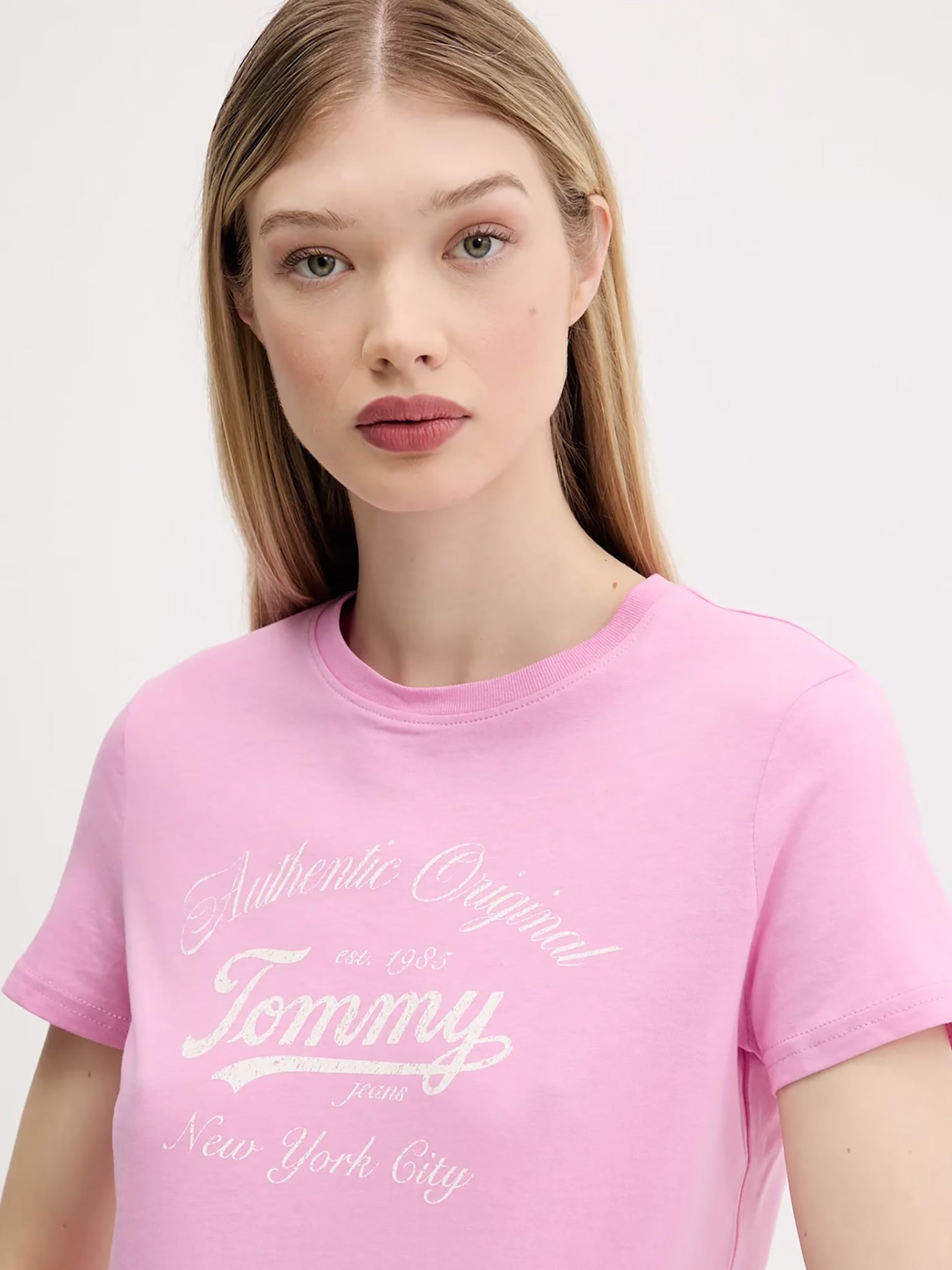 Γυναικείο t-shirtTJW REG ESSENTIAL LOGO 1 TEE EXT DW0DW21404U06 | DW0DW21404U06