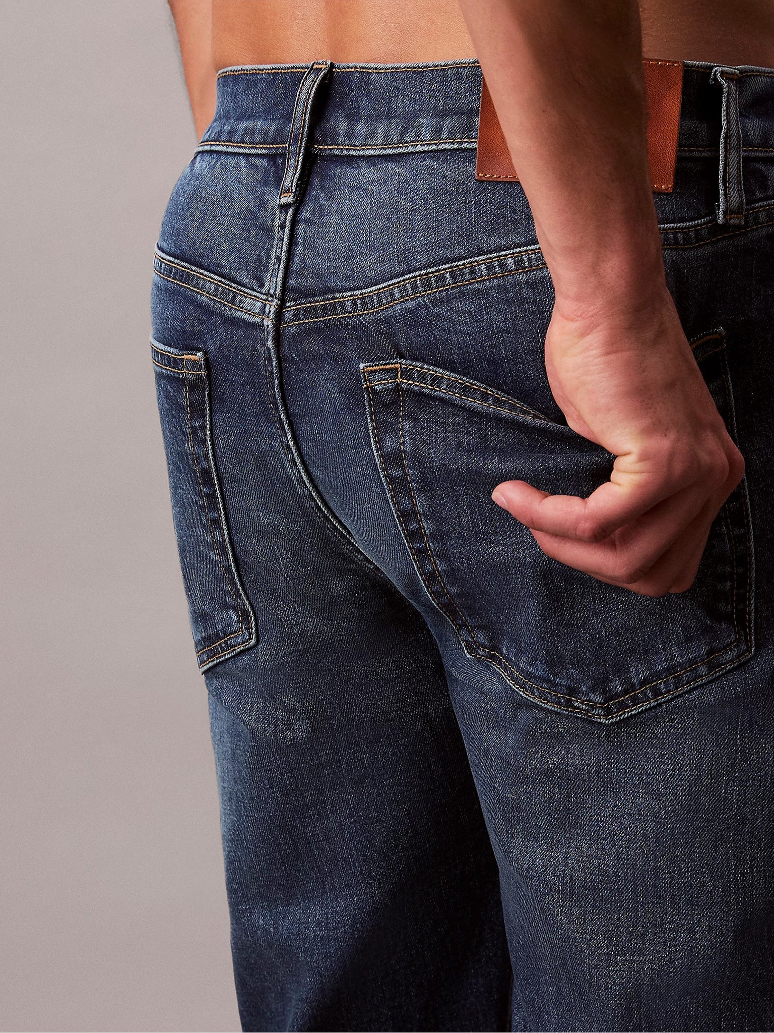 Ανδρικό παντελόνι τζιν SLIM TAPER SAHARA SAND JEAN LV04RB758GRDB | LV04RB758GRDB