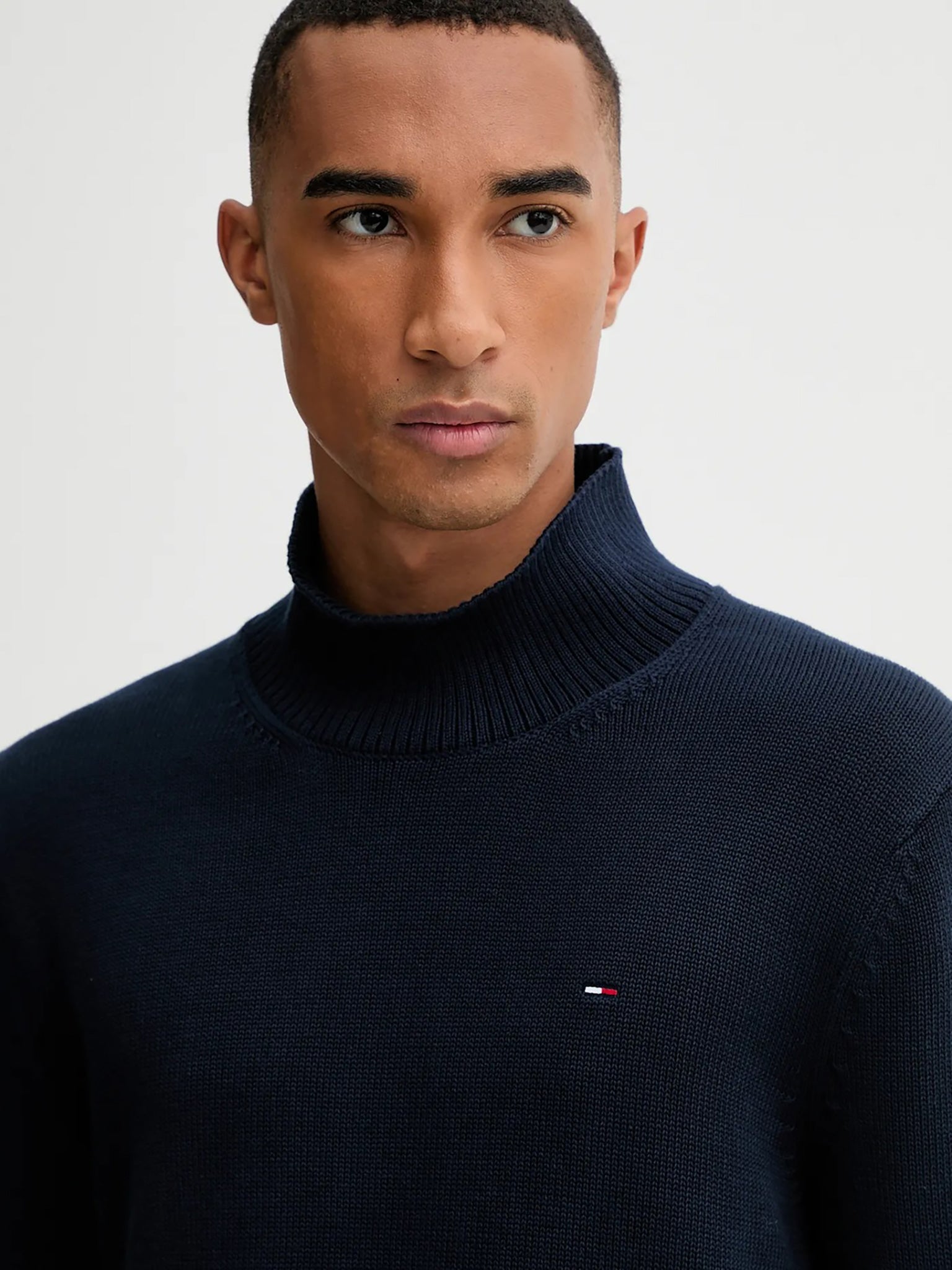 Ανδρική μπλούζα πλεκτή TJM SLIM ESS ROLL NCK SWEAT DM0DM22096C1G | DM0DM22096C1G