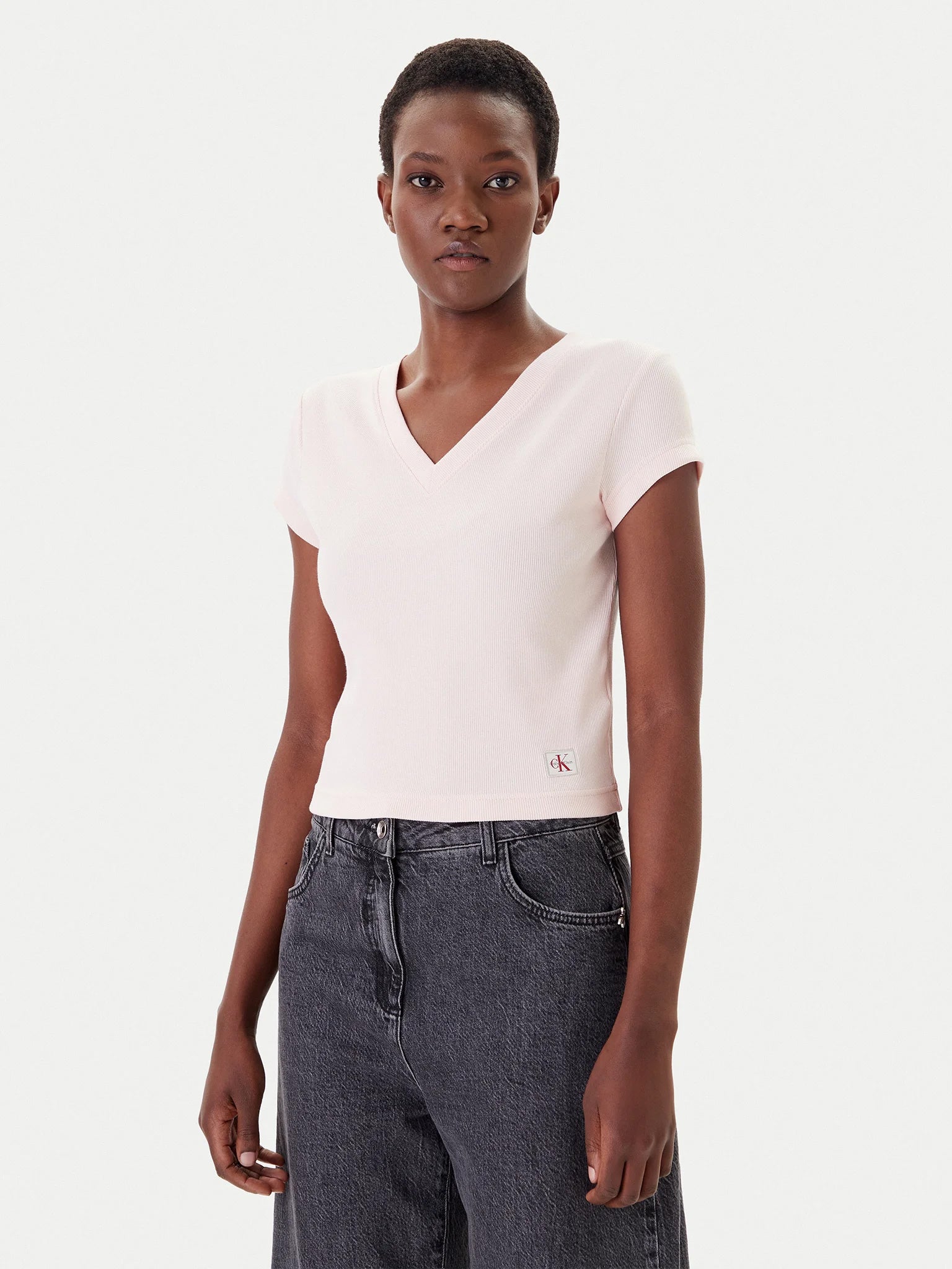 Γυναικεία μπλούζα ριπ A- SS WOVEN LABEL RIB VNECK TEE LV047C910GVI7 | LV047C910GVI7