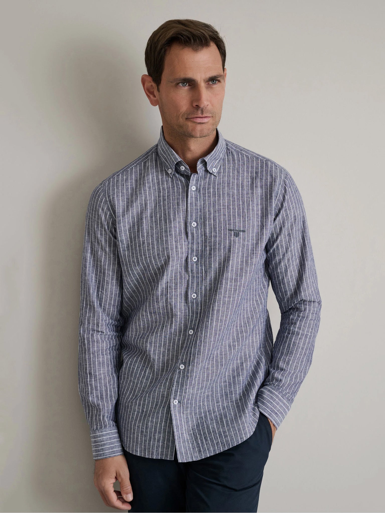 Ανδρικό πουκάμισο ριγέ Blue night/white 24NG.B390/1B | 24NG.B390/1B