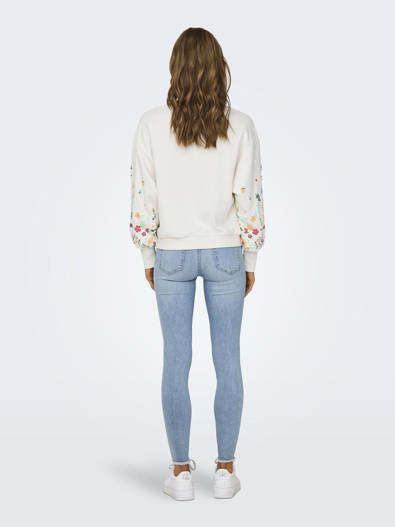 Γυναικεία μπλούζα φούτερ ONLBROOKE L/S O-NECK FLOWER SWT NOOS 15216364 | 15216364