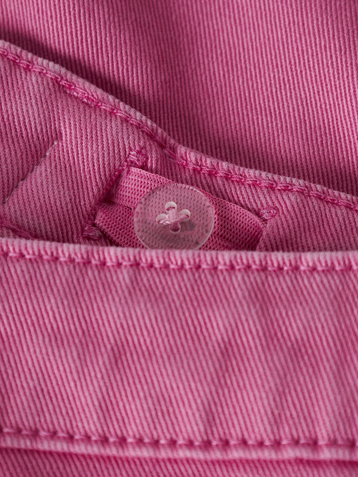 10257041-680_3.jpg