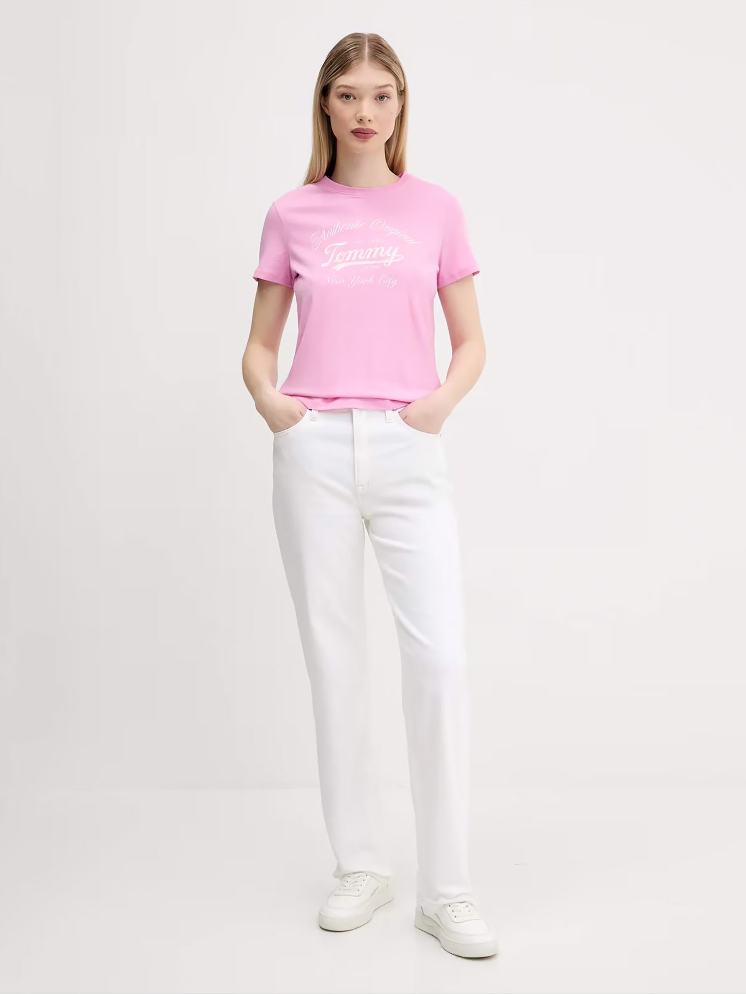 Γυναικείο t-shirtTJW REG ESSENTIAL LOGO 1 TEE EXT DW0DW21404U06 | DW0DW21404U06