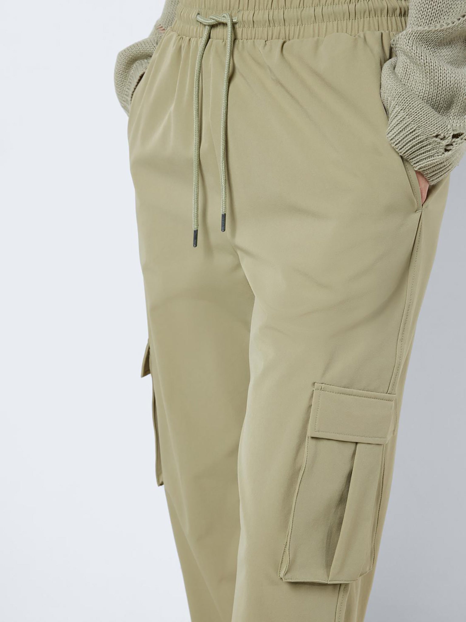 Γυναικείο παντελόνι cargo NMKIRBY HW CARGO PANTS WVN NOOS 27026174 | 27026174