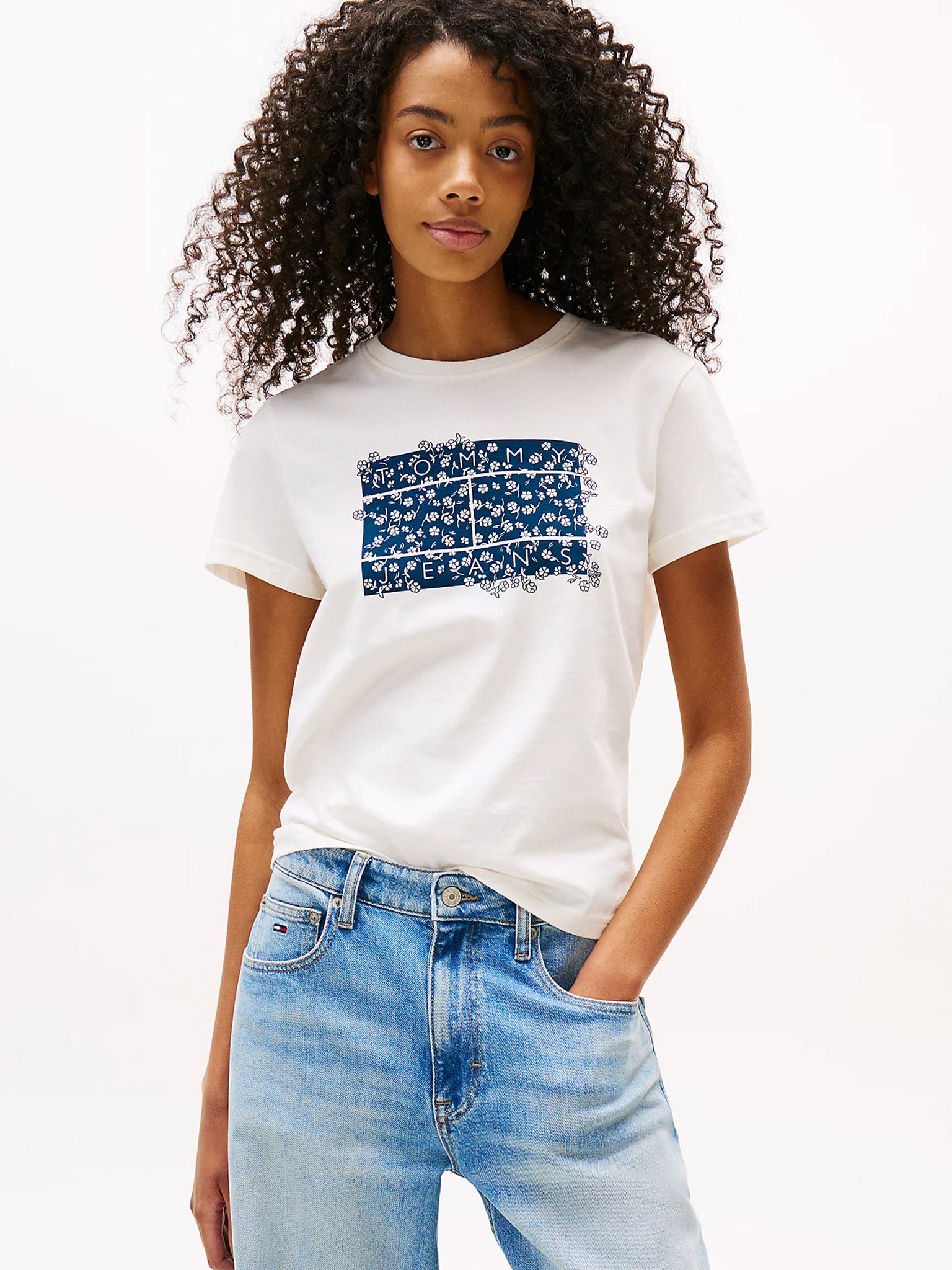 Γυναικείο t-shirt TJW REG FLORAL FLAG TEE DW0DW20897YBH  | DW0DW20897YBH