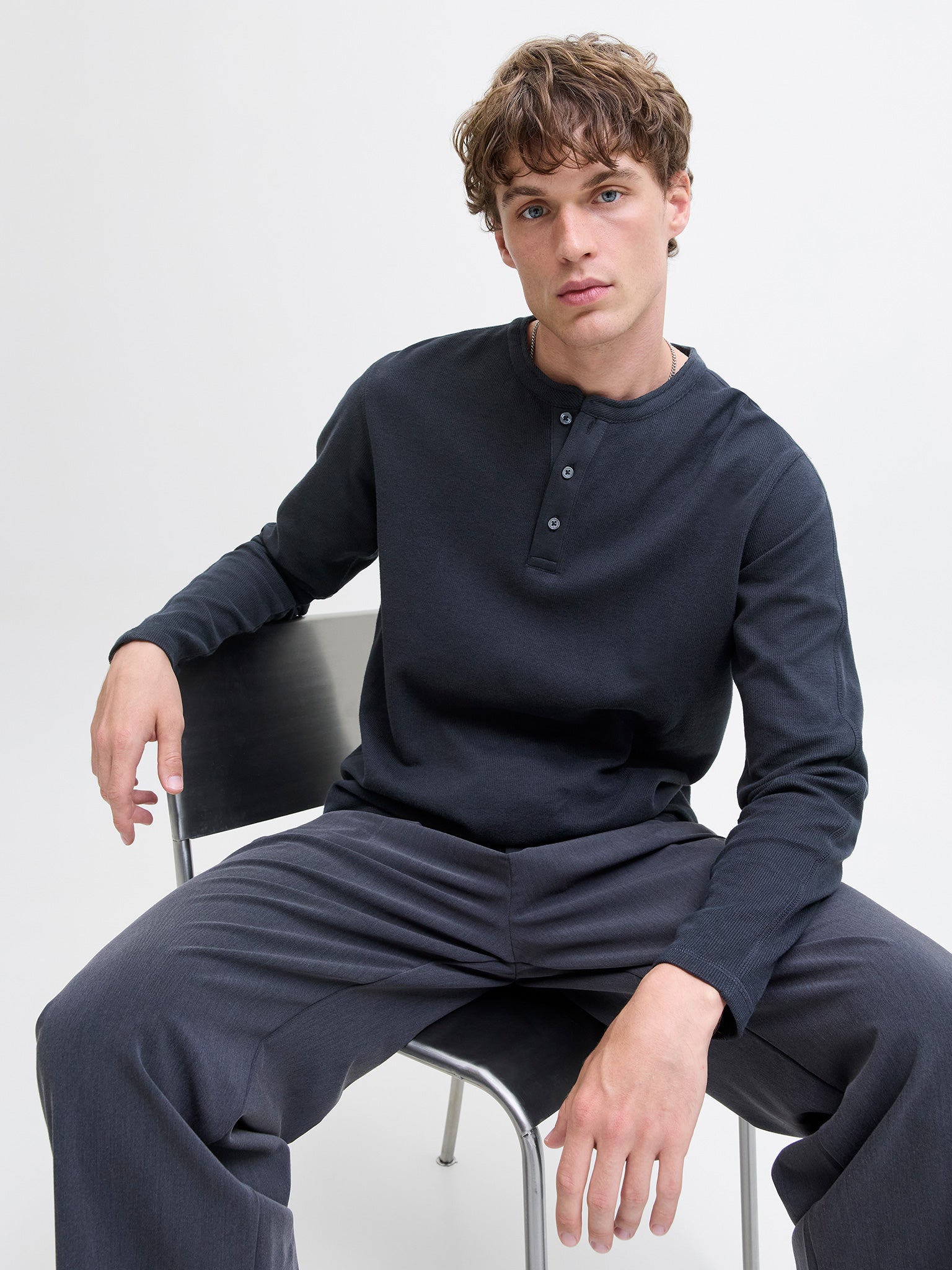 Ανδρική μπλούζα dark navy JPRBLUTYRELL LS HENLEY TEE 12266583 | 12266583