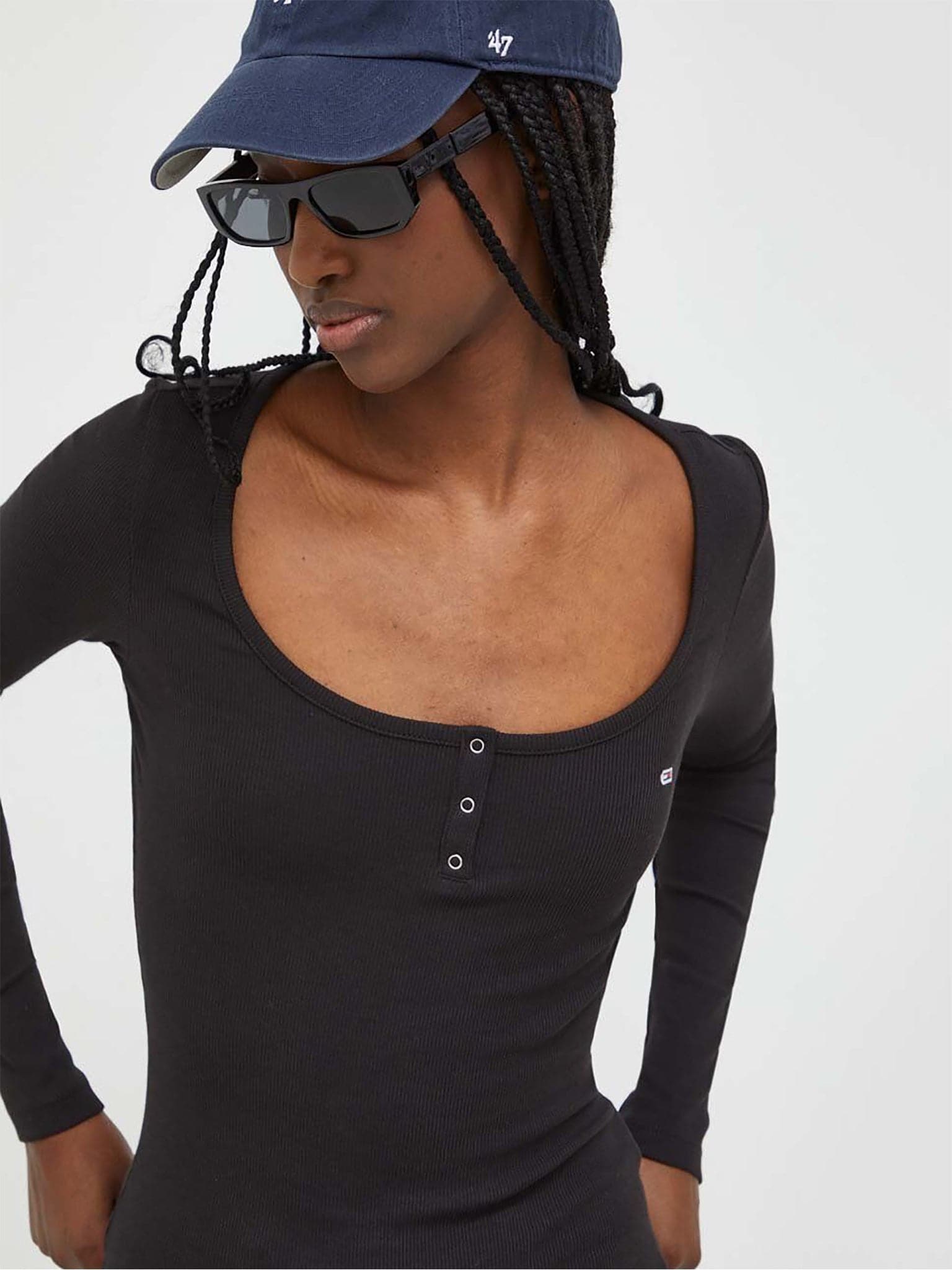 Γυναικεία μπλούζα ριπ TJW SLIM BUTTON RIB C-NECK LS DW0DW17390BDS | DW0DW17390BDS