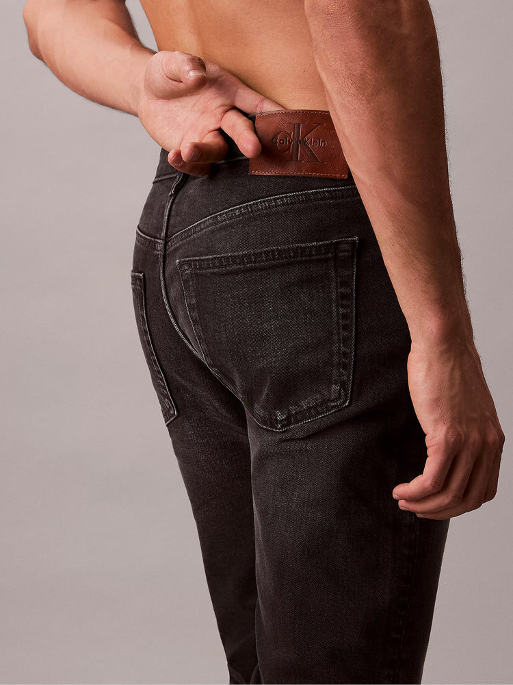 Ανδρικό παντελόνι τζιν SLIM TAPER CK ESS BLACK JEAN LV04RB754GYD3 | LV04RB754GYD3