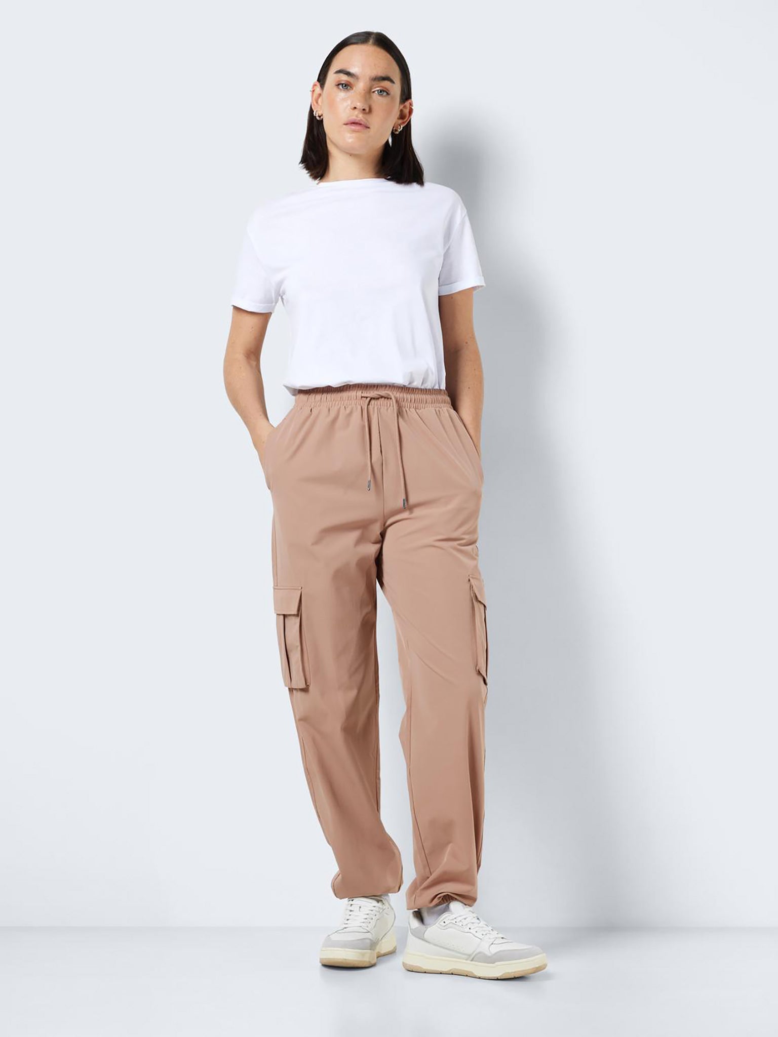 Γυναικείο παντελόνι cargo NMKIRBY HW CARGO PANTS WVN NOOS 27026174 | 27026174