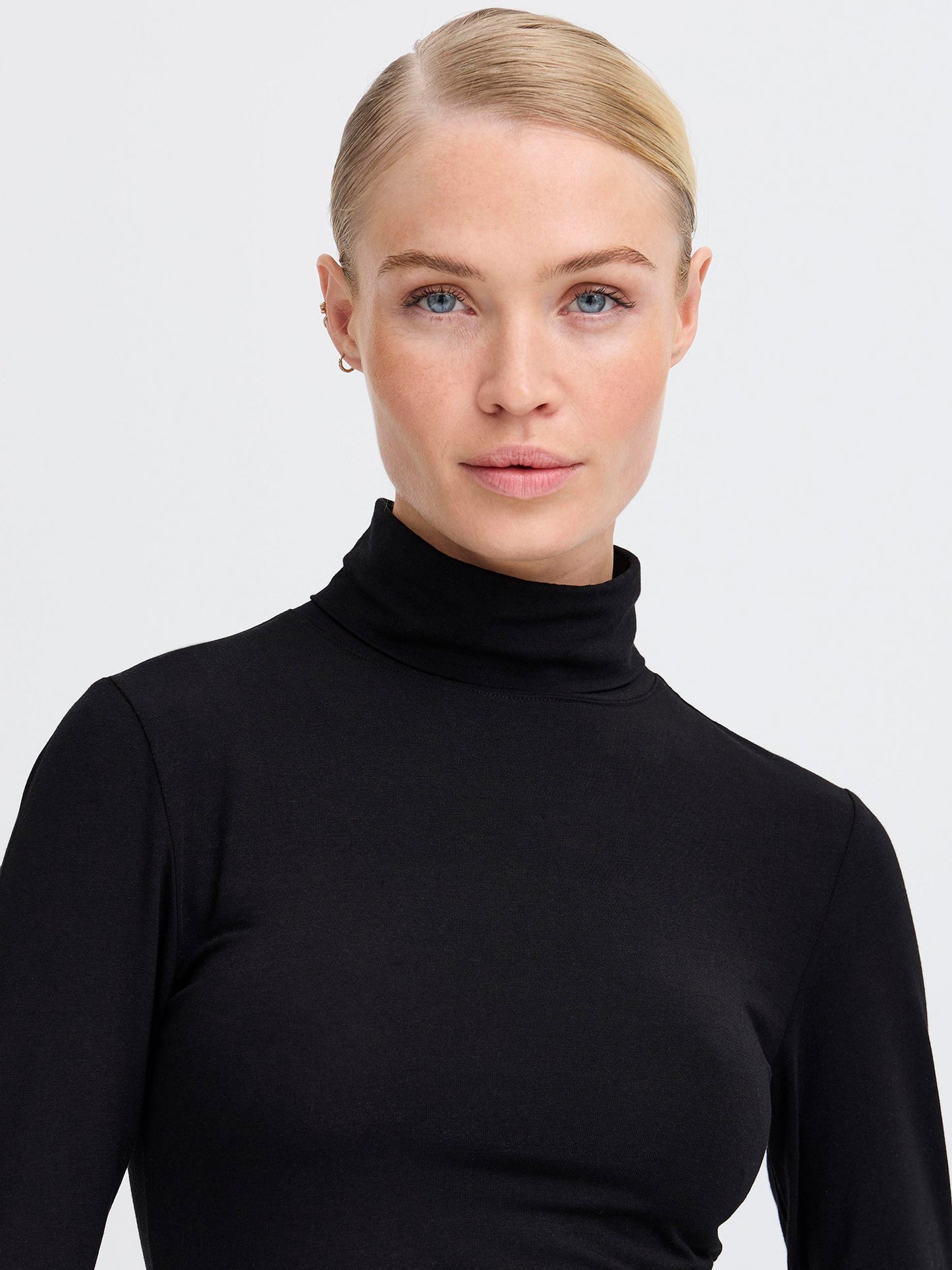 10256541-330_2.jpg