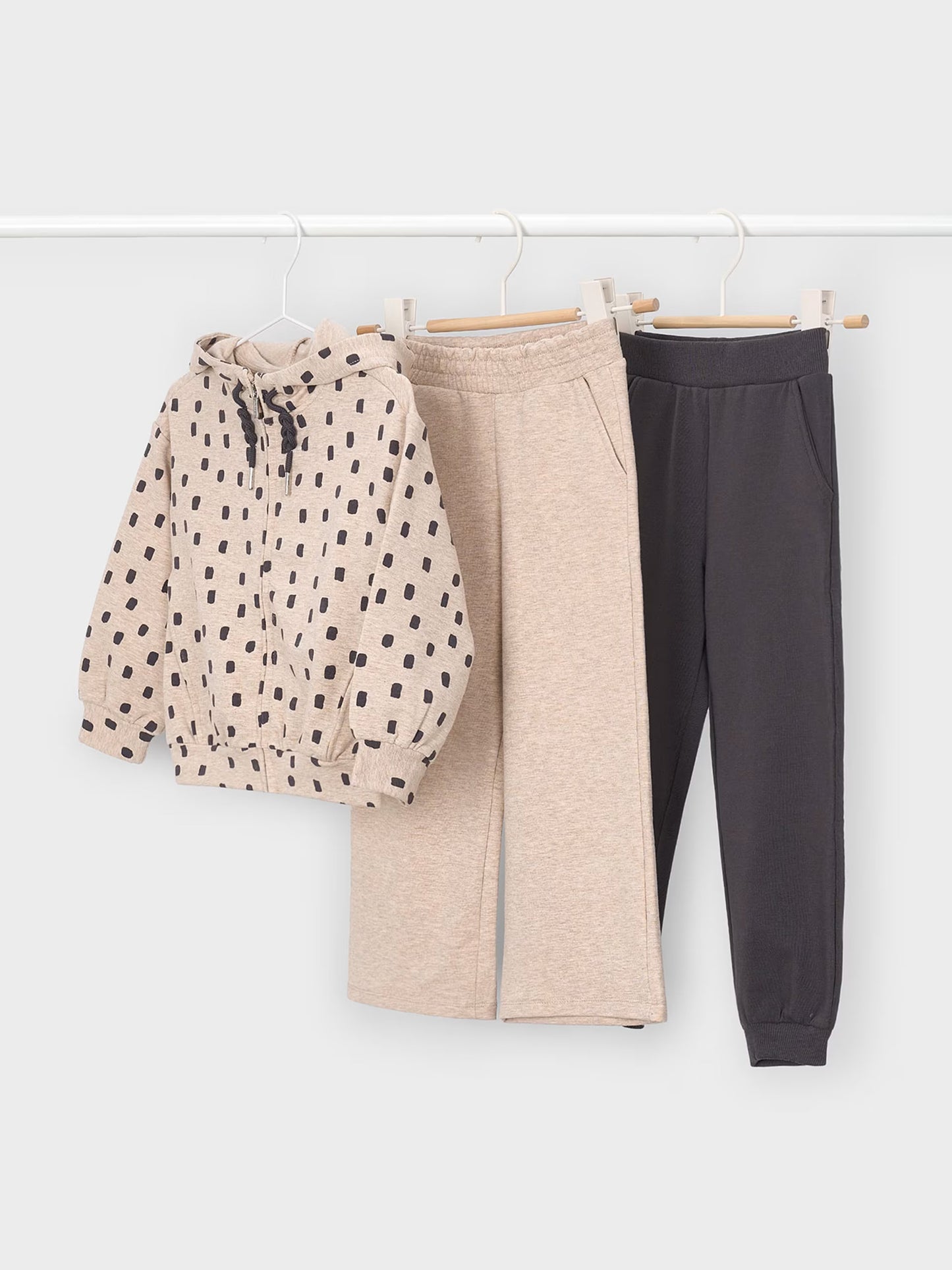 10261866-386_1.jpg