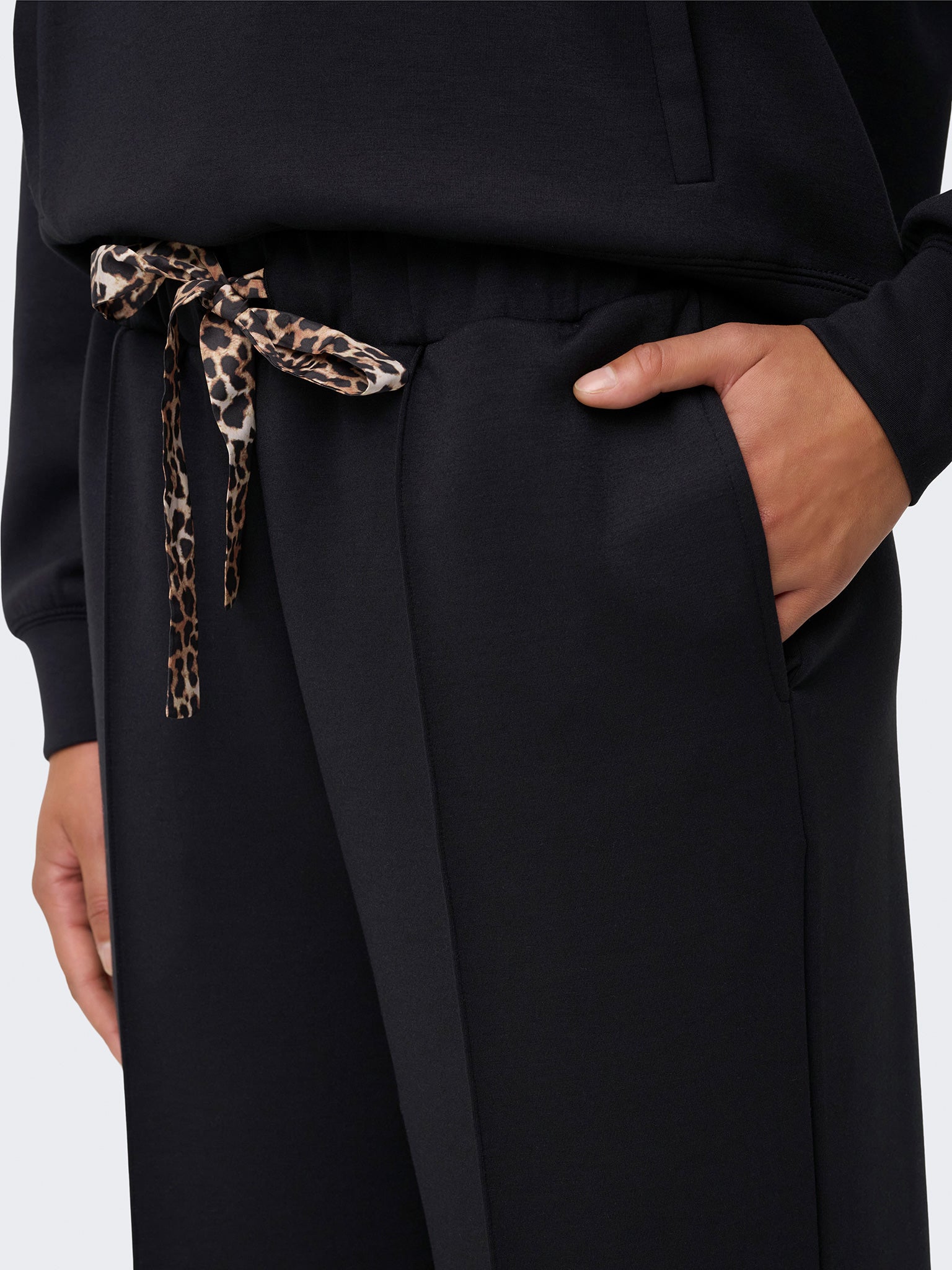 Γυναικείο παντελόνι φόρμας ONLALINA LIFE LEO STRING PANT 15364554 | 15364554