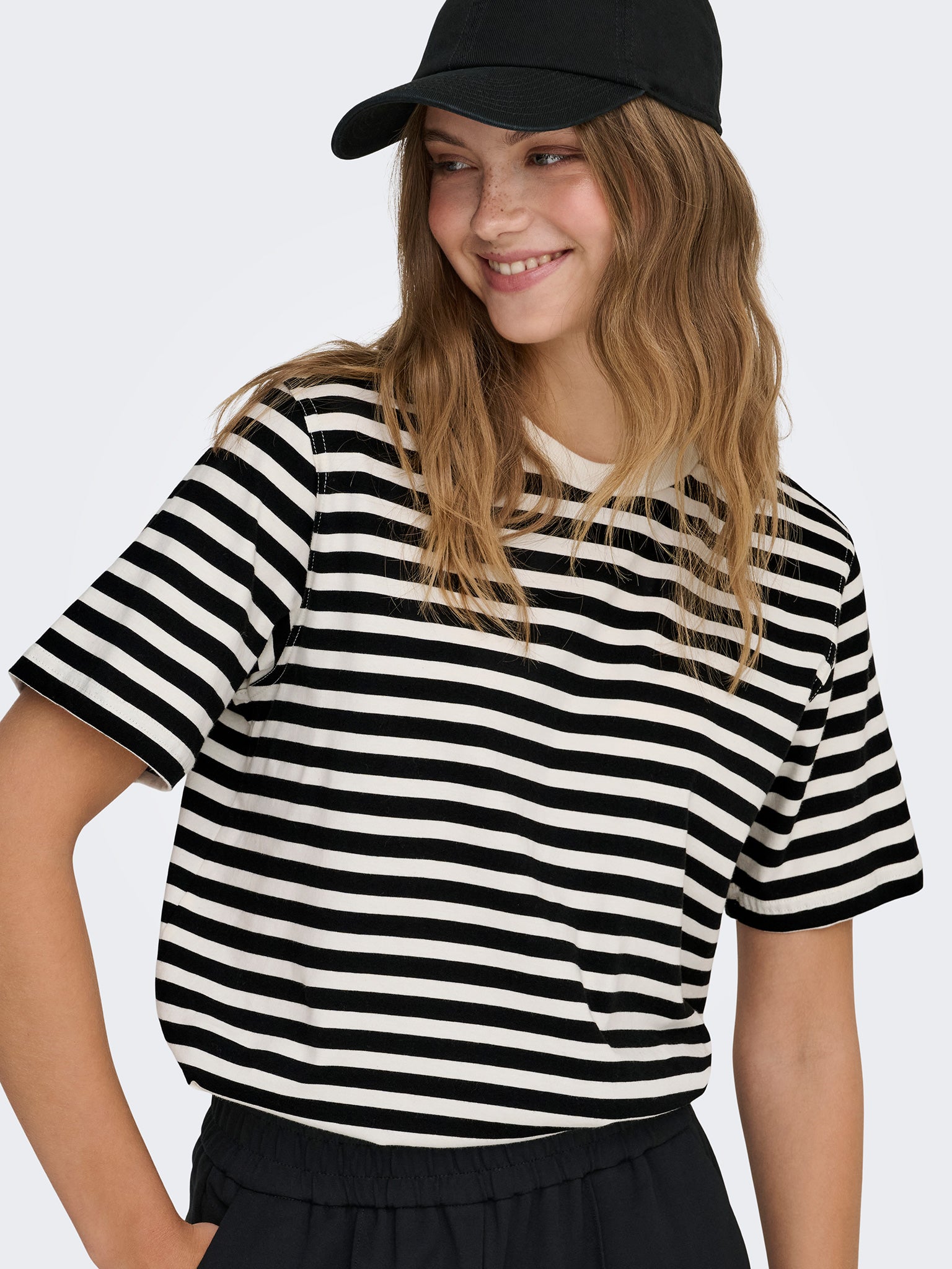Γυναικείο t-shirt ριγέ ONLLIVINA S/S STRIPE TEE JRS NOOS 15272227 | 15272227