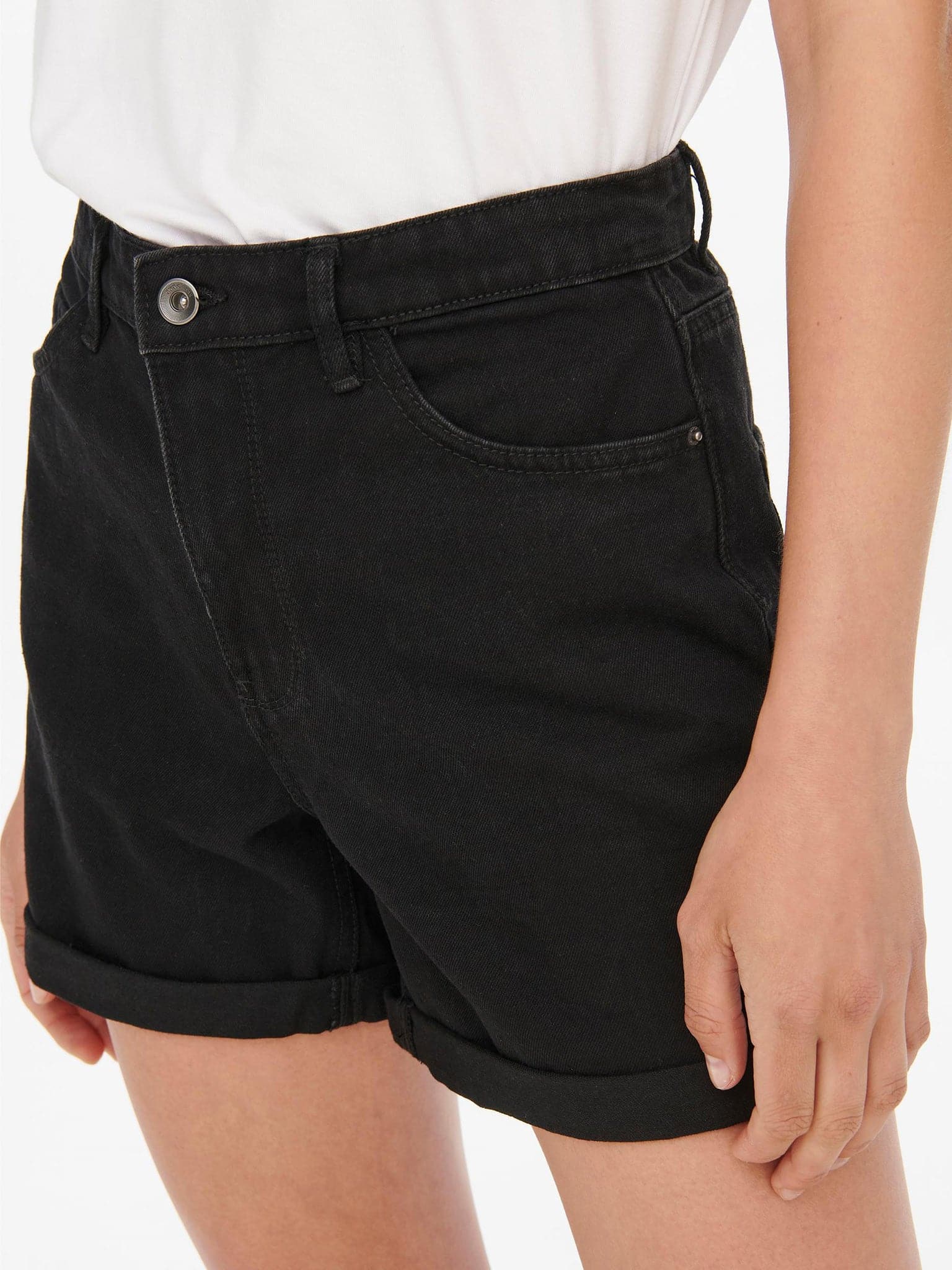 Γυναικείο τζιν σορτς ONLVEGA HW MOM DNM SHORTS NOOS 15230571 | 15230571