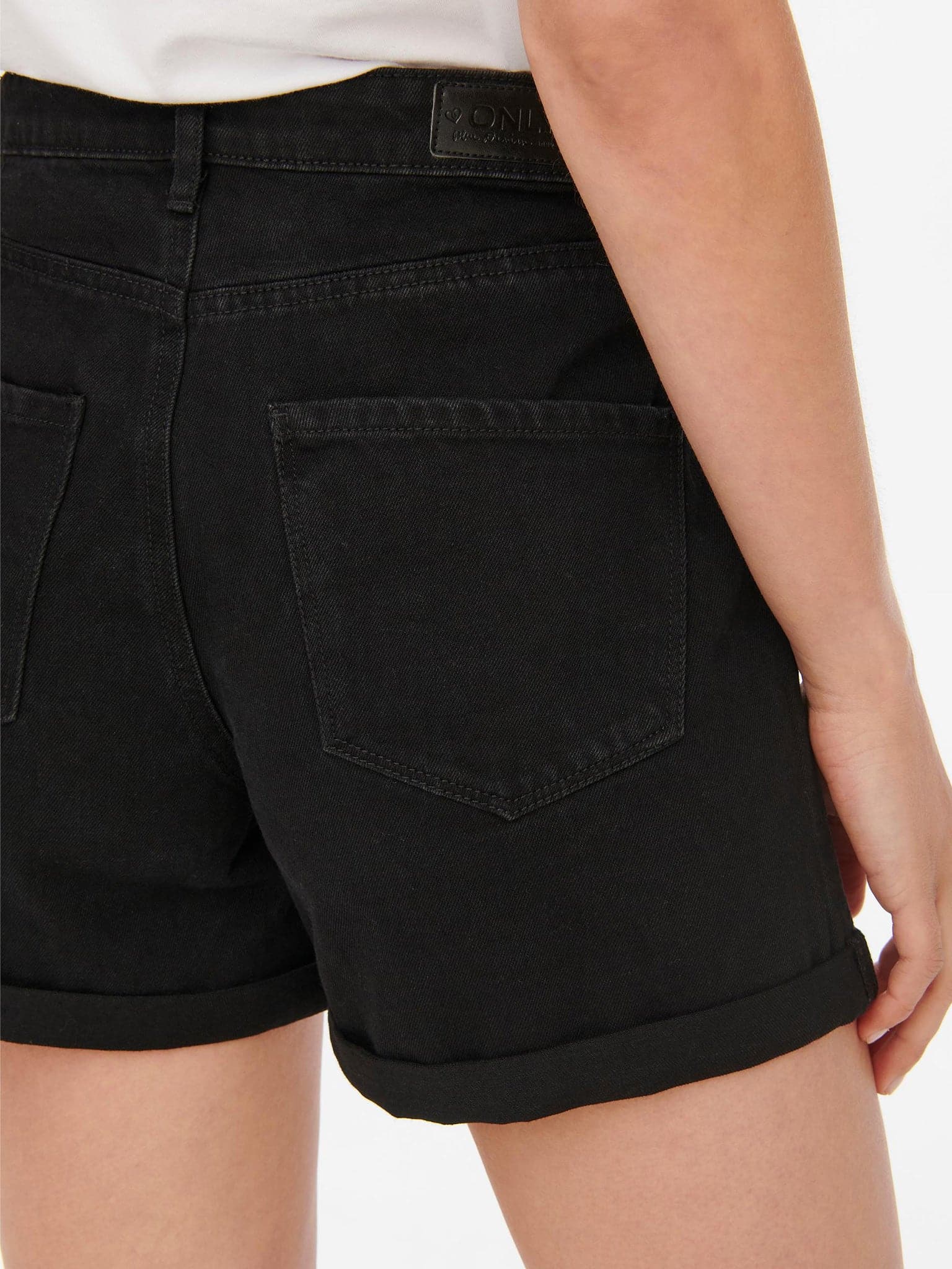 Γυναικείο τζιν σορτς ONLVEGA HW MOM DNM SHORTS NOOS 15230571 | 15230571