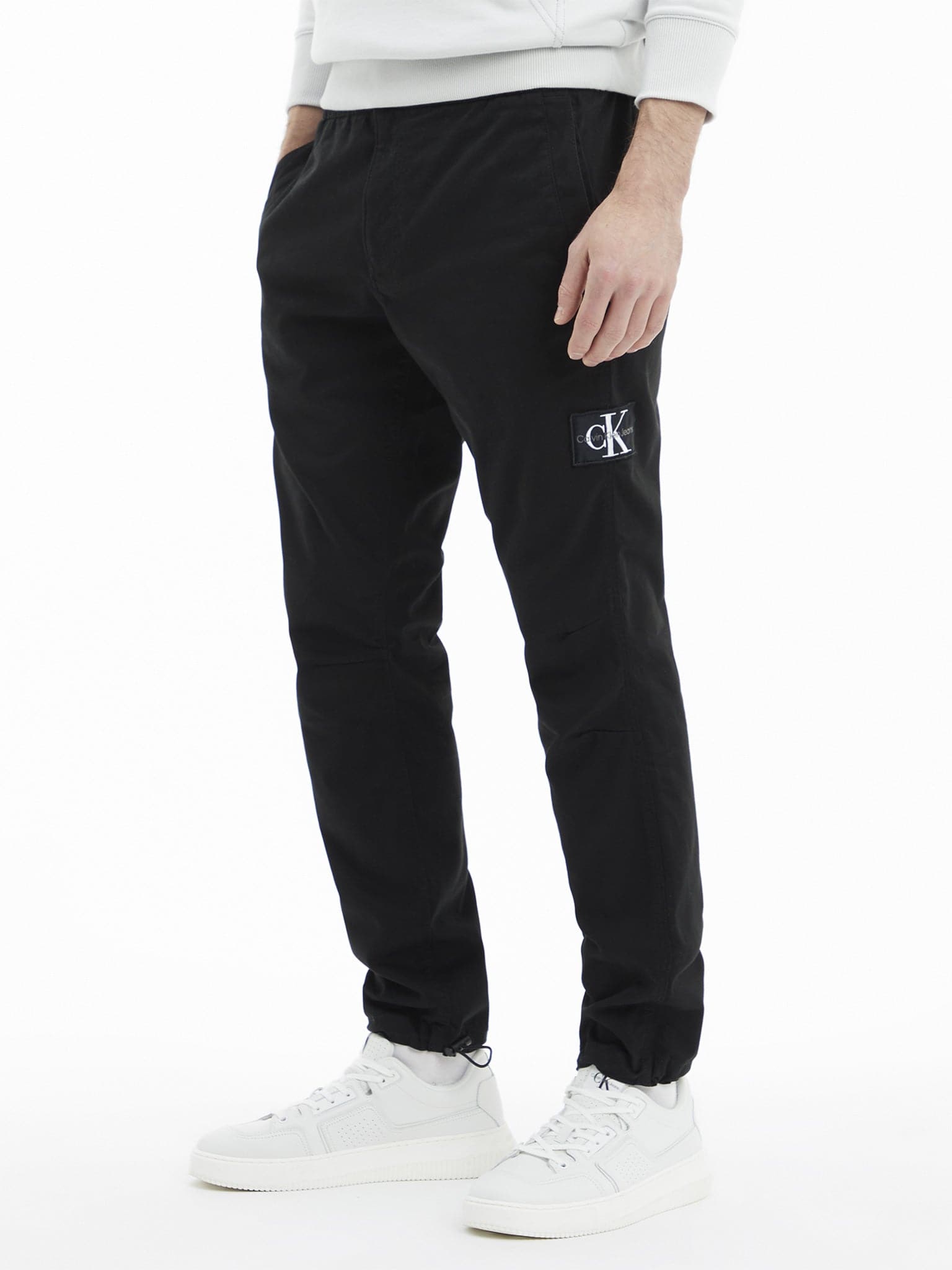 Ανδρικό παντελόνι MONOLOGO BADGE CASUAL CHINO J30J322041BEH | J30J322041BEH